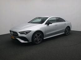 Hightechzilver (licht grijs metallic) Gebruikt 2024 Mercedes 250 Edition Sedan | € 39.945 (Iets duurder) - Afbeelding 1/4