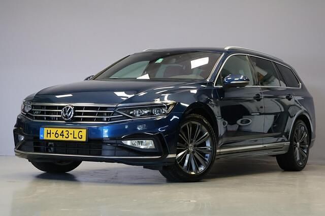 Blauw Gebruikt 2020 VW Passat Business Stationwagen | € 23.945 (Iets duurder) - Afbeelding 1/4