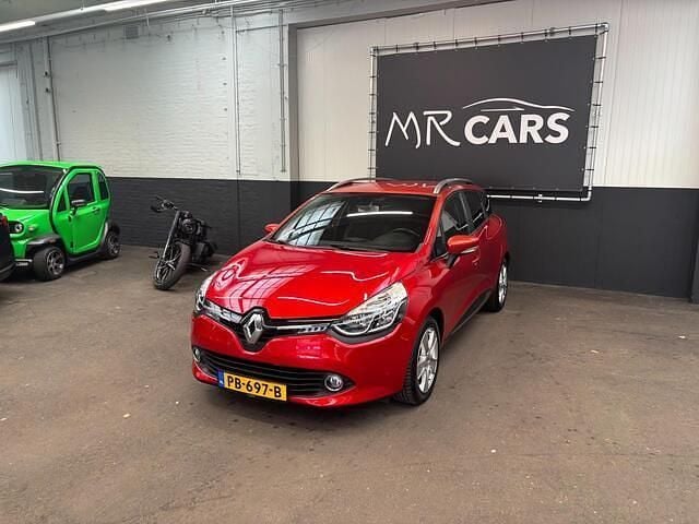 Rood Gebruikt 2016 Renault Clio GrandTour Iconic Stationwagen | € 7.250 (Goede deal) - Afbeelding 1/4