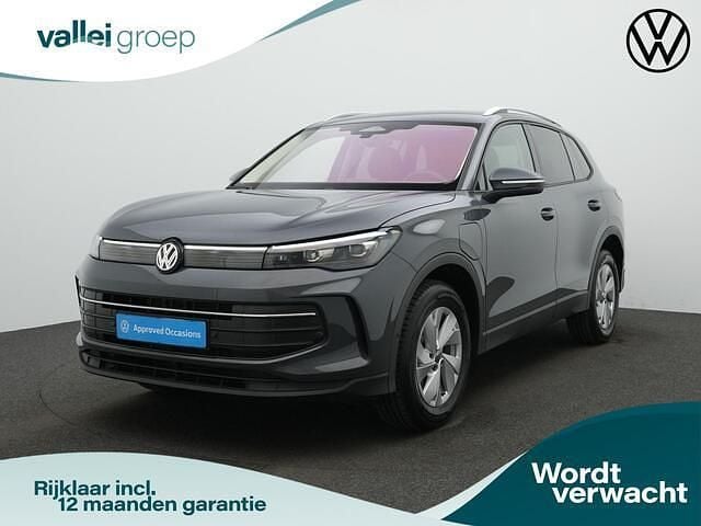 Grijs (metallic) Nieuw 2025 VW Tiguan Life SUV | € 46.900 (Super prijs) - Afbeelding 1/4