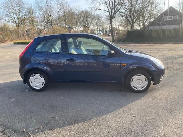 Occasion Ford Fiesta Celebration 2003 Blauw (parellak) Hatchback
