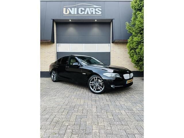 Zwart Gebruikt 2011 BMW 535 Executive Sedan | € 10.950 (Eerlijke prijs) - Afbeelding 1/4