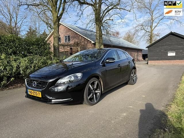 Zwart Occasion 2013 Volvo V40 Momentum Hatchback | € 5.250 (Super prijs) - Afbeelding 1/4