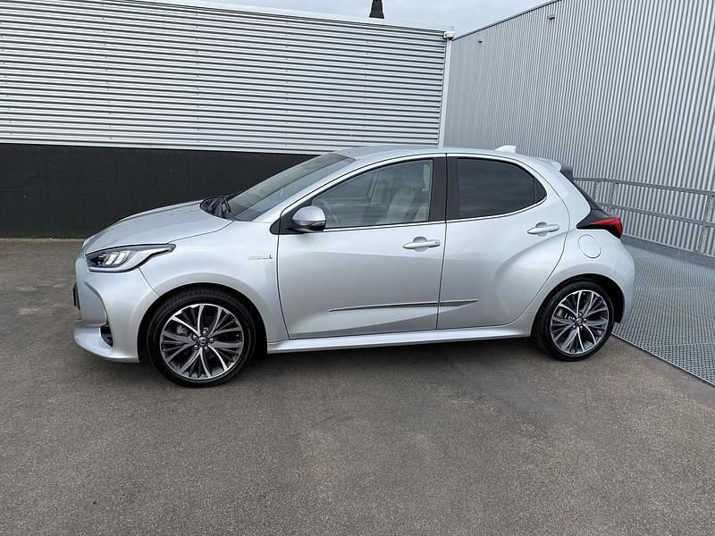 Occasion Toyota Yaris Hybrid Edition 116 PK (85 kW) 2020 Zilver Hatchback