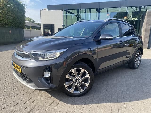 Grijs Gebruikt 2019 Kia Stonic SUV | € 18.800 (Eerlijke prijs) - Afbeelding 1/4