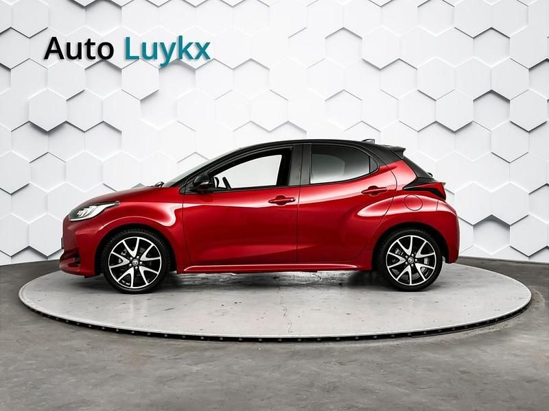 Occasion Toyota Yaris Hybrid Executive 2022 Rood Hatchback