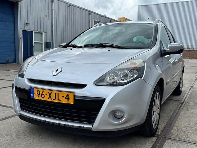 Grijs Gebruikt 2012 Renault Clio GrandTour Night&Day Stationwagen | € 1.999 (Eerlijke prijs) - Afbeelding 1/4