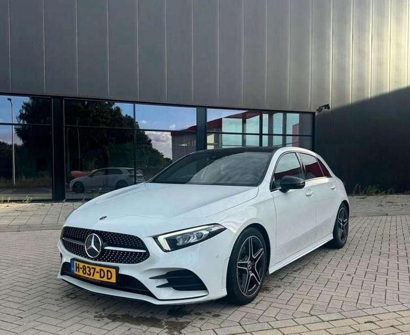 Wit Gebruikt 2020 Mercedes A180 AMG Stationwagen | € 27.750 (Eerlijke prijs) - Afbeelding 1/4