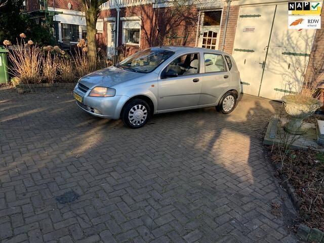 Grijs Gebruikt 2004 Chevrolet Kalos Hatchback | € 1.195 (Eerlijke prijs) - Afbeelding 1/4