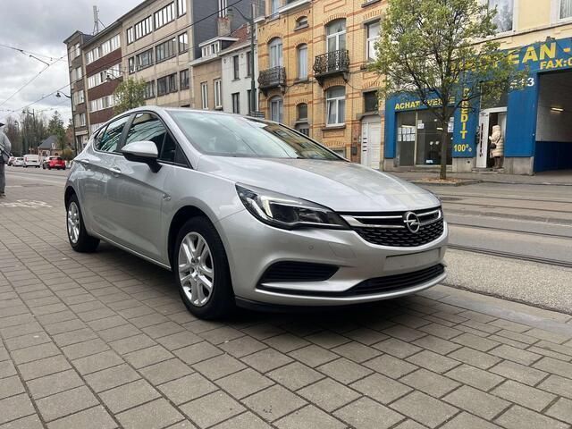 Zilver Gebruikt 2019 Opel Astra Innovation Sedan | € 10.990 (Super prijs) - Afbeelding 1/4