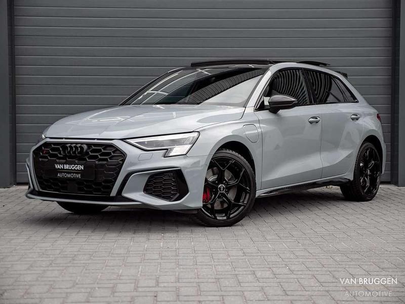 Grijs Gebruikt 2021 Audi A3 Sportback e-tron S-Line Hatchback | € 37.990 - Afbeelding 1/3