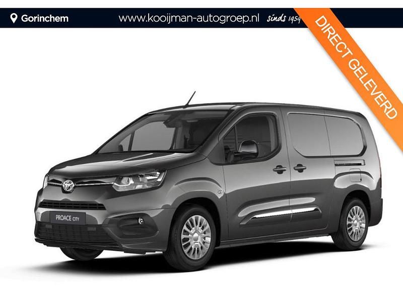 Platinum grey metallic (grijs metallic) Gebruikt 2024 Toyota Proace City City Van | € 28.995 - Afbeelding 1/1