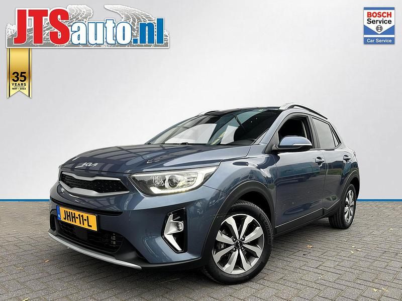 Grijs Gebruikt 2022 Kia Stonic SUV | € 21.940 (Eerlijke prijs) - Afbeelding 1/4