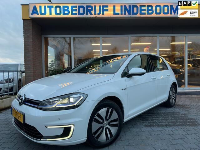 Wit, metallic lak Gebruikt 2018 VW e-Golf Hatchback | € 12.950 (Eerlijke prijs) - Afbeelding 1/4