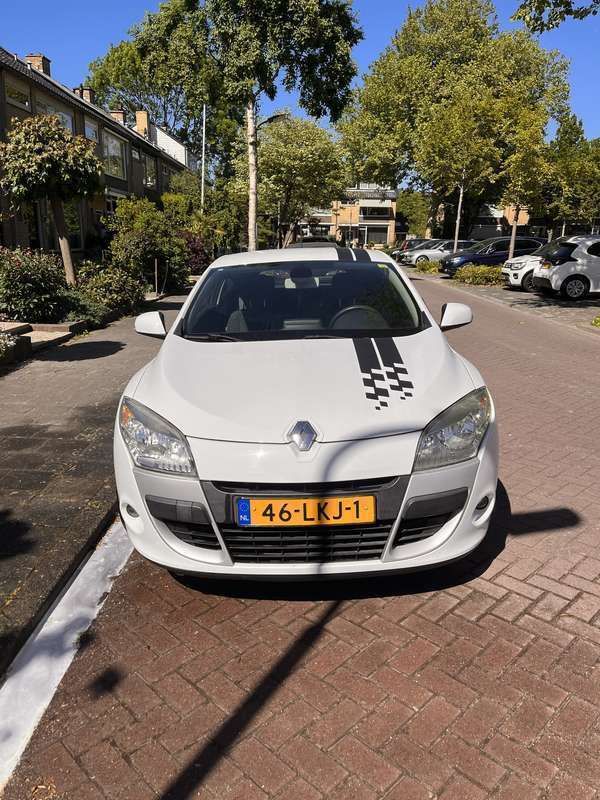 Wit Gebruikt 2010 Renault Mégane Coupé Dynamique Coupé | € 4.750 (Eerlijke prijs) - Afbeelding 1/4