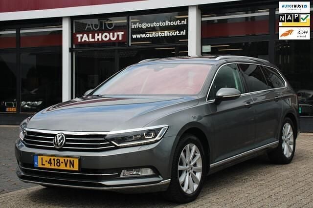 Grijs Gebruikt 2017 VW Passat Highline Stationwagen | € 15.790 (Iets duurder) - Afbeelding 1/4