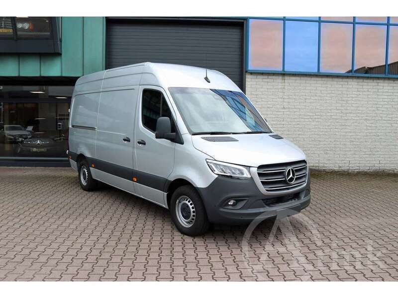 Zilver Gebruikt 2023 Mercedes Sprinter Van | € 51.500 - Afbeelding 1/3