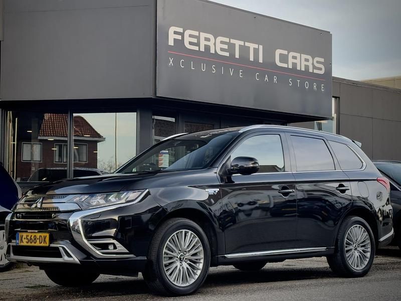 Zwart Gebruikt 2020 Mitsubishi Outlander Instyle SUV | € 22.900 (Eerlijke prijs) - Afbeelding 1/4