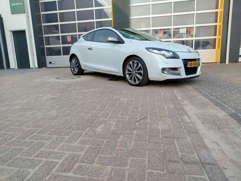 Wit Gebruikt 2012 Renault Mégane GT Line GT-Line Coupé | € 4.150 - Afbeelding 1/4