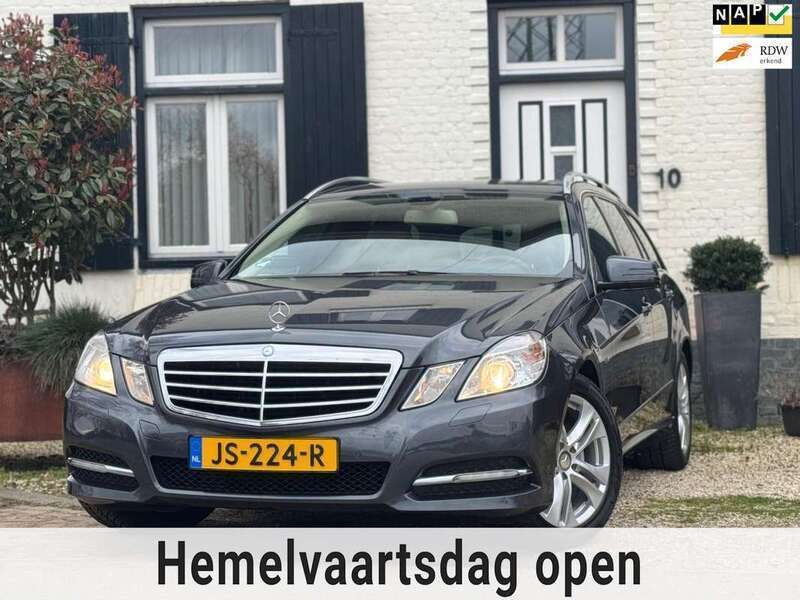 Grijs, metallic lak Gebruikt 2012 Mercedes E220 Avantgarde Stationwagen | € 7.250 (Duur) - Afbeelding 1/4