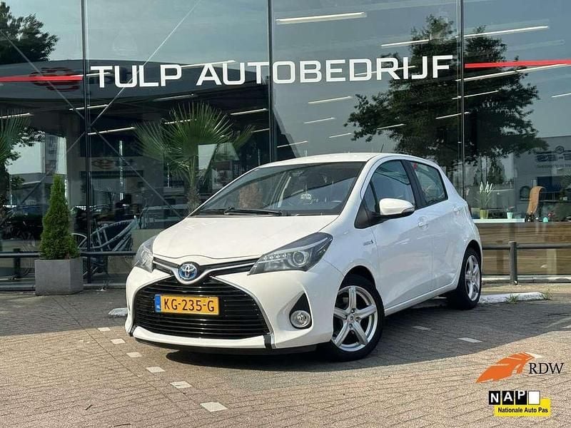 Wit Gebruikt 2016 Toyota Yaris Hybrid Trend Hatchback | € 12.990 (Eerlijke prijs) - Afbeelding 1/4