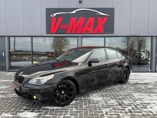 Zwart (metallic) Occasion 2004 BMW 520 Executive Sedan | € 4.999 (Eerlijke prijs) - Afbeelding 1/4