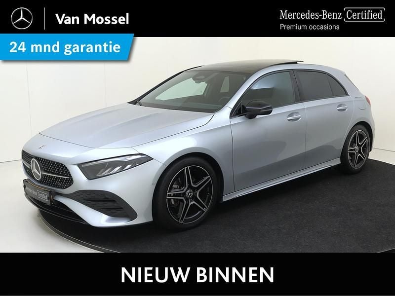 Grijs Gebruikt 2024 Mercedes A180 AMG line Hatchback | € 35.945 (Eerlijke prijs) - Afbeelding 1/4