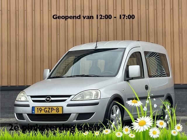 Grijs, metallic lak Gebruikt 2008 Opel Combo Essentia MPV | € 3.450 (Eerlijke prijs) - Afbeelding 1/4