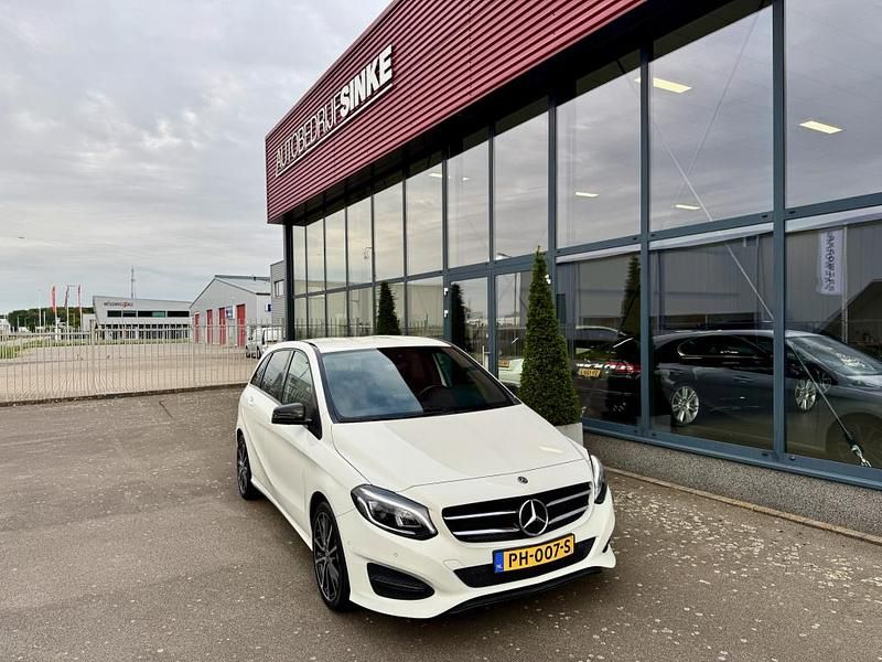 Mpv Gebruikt 2017 Mercedes B180 Edition MPV | € 17.950 (Eerlijke prijs) - Afbeelding 1/4