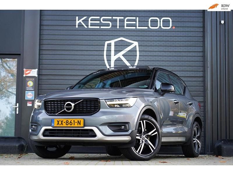 Grijs Gebruikt 2019 Volvo XC40 R-Design SUV | € 27.950 (Eerlijke prijs) - Afbeelding 1/4