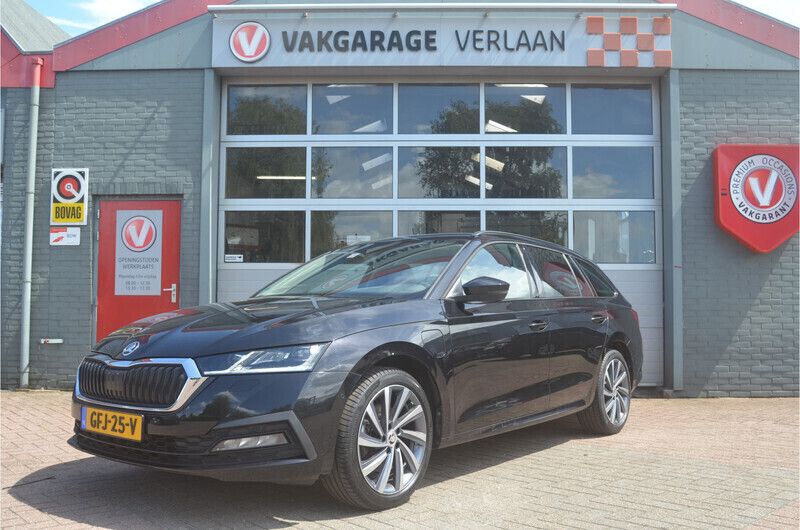 Zwart Gebruikt 2022 Skoda Octavia Business Line Stationwagen | € 23.950 (Super prijs) - Afbeelding 1/4