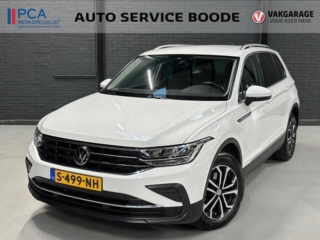 Wit Occasion 2023 VW Tiguan Business SUV | € 33.925 (Super prijs) - Afbeelding 1/4