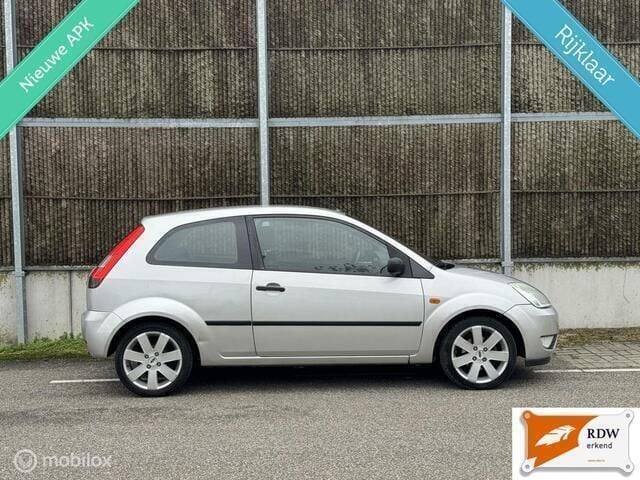 Occasion Ford Fiesta Ambiente 69 PK (50 kW) 2004 Grijs Hatchback