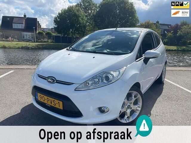 Wit Gebruikt 2011 Ford Fiesta Titanium Hatchback | € 4.000 (Goede deal) - Afbeelding 1/4