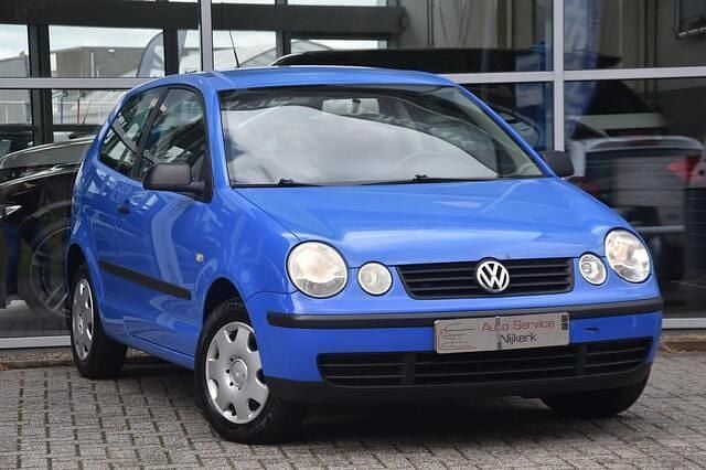 Blauw Gebruikt 2003 VW Polo Hatchback | € 1.195 (Eerlijke prijs) - Afbeelding 1/4