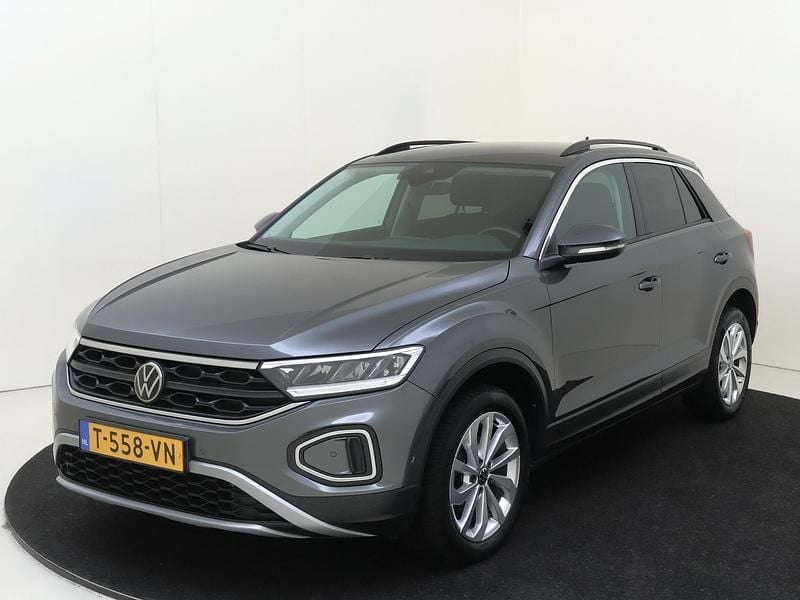 Grijs Gebruikt 2023 VW T-Roc Pro SUV | € 29.950 (Eerlijke prijs) - Afbeelding 1/4