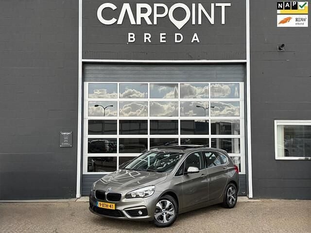 Grijs Gebruikt 2014 BMW 218 Executive Stationwagen | € 9.495 (Eerlijke prijs) - Afbeelding 1/4