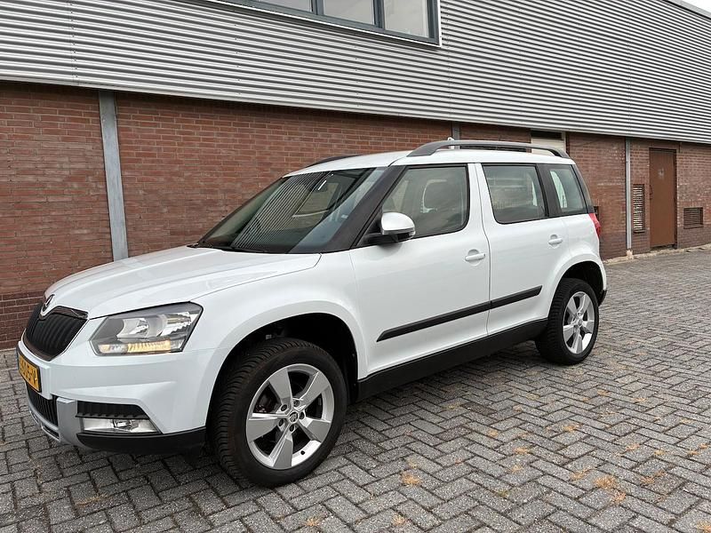 Wit Gebruikt 2016 Skoda Yeti Joy SUV | € 11.500 - Afbeelding 1/4