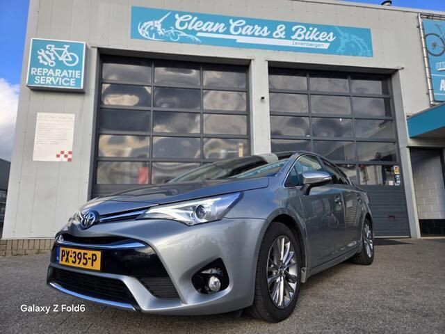 Grijs Gebruikt 2017 Toyota Avensis Executive Sedan | € 16.950 (Eerlijke prijs) - Afbeelding 1/4