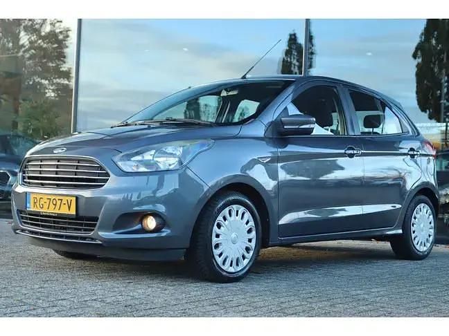 Grijs Gebruikt 2017 Ford Ka Trend Hatchback | € 9.950 (Iets duurder) - Afbeelding 1/4