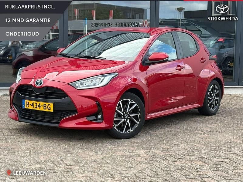 Rood Gebruikt 2022 Toyota Yaris Hybrid Hatchback | € 22.900 (Eerlijke prijs) - Afbeelding 1/4
