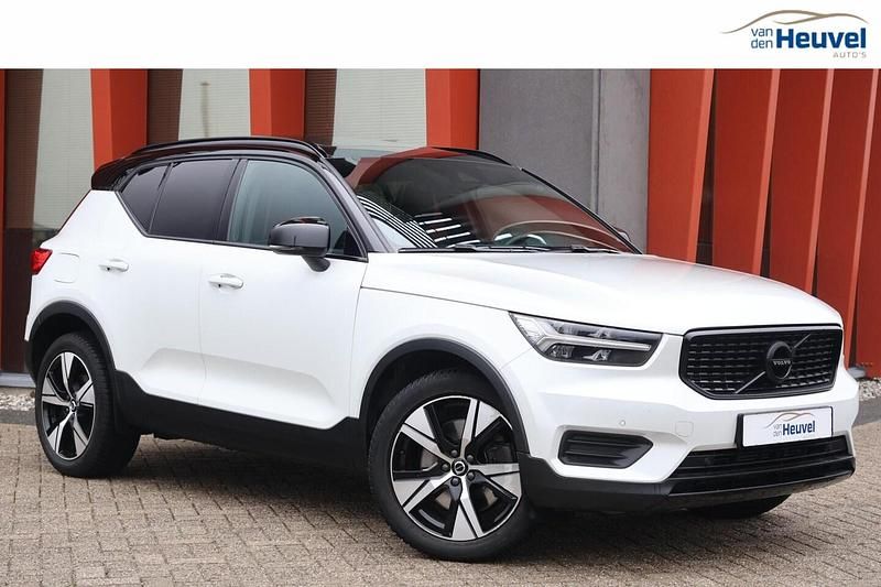 Wit (parellak) Occasion 2021 Volvo XC40 R-Design SUV | € 29.800 (Eerlijke prijs) - Afbeelding 1/4