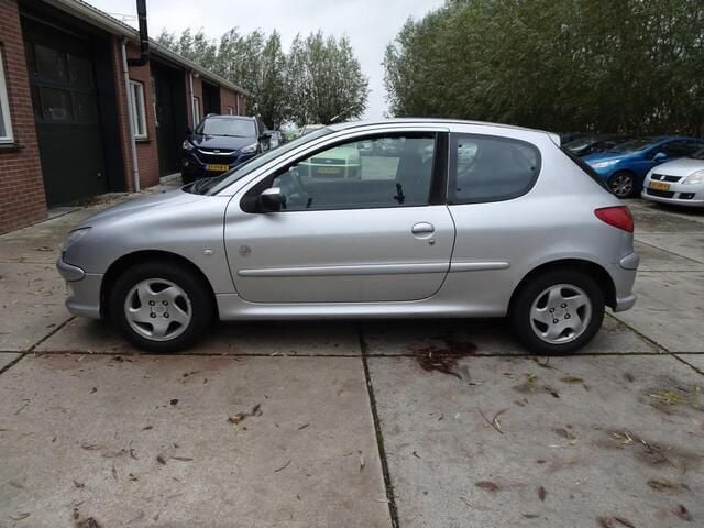 Occasion Peugeot 206 75 PK (55 kW) 2009 Grijs Hatchback