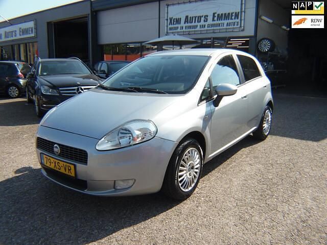 Grijs Gebruikt 2007 Fiat Grande Punto Dynamic Hatchback | € 1.750 (Eerlijke prijs) - Afbeelding 1/4