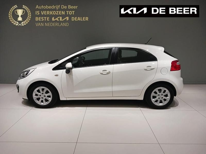 Wit Gebruikt 2014 Kia Rio Hatchback | € 6.995 (Eerlijke prijs) - Afbeelding 1/4