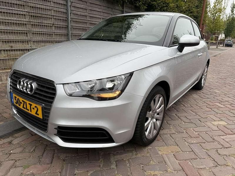 Grijs Gebruikt 2013 Audi A1 Hatchback | € 8.950 (Goede deal) - Afbeelding 1/4