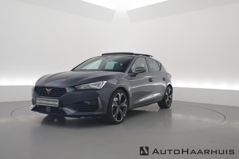 Grijs Gebruikt 2022 Cupra Leon VZ2 Hatchback | € 28.350 (Eerlijke prijs) - Afbeelding 1/3