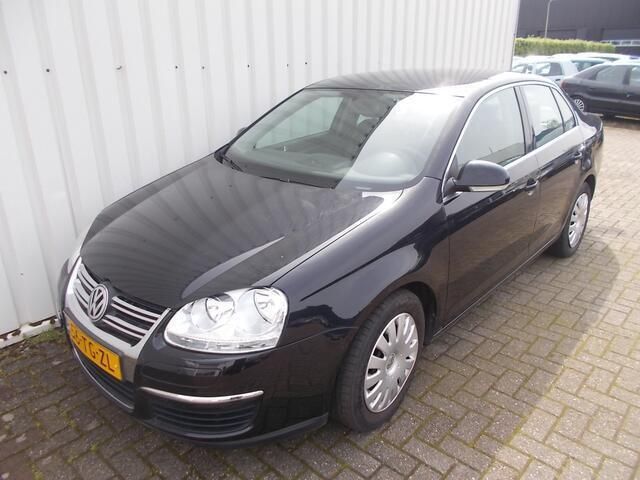 Zwart Gebruikt 2006 VW Jetta Comfortline Sedan | € 2.950 (Eerlijke prijs) - Afbeelding 1/3