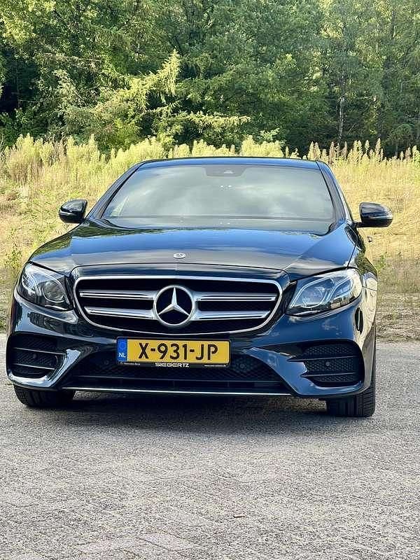 Zwart Gebruikt 2019 Mercedes E200 Business Sedan | € 35.000 (Eerlijke prijs) - Afbeelding 1/4