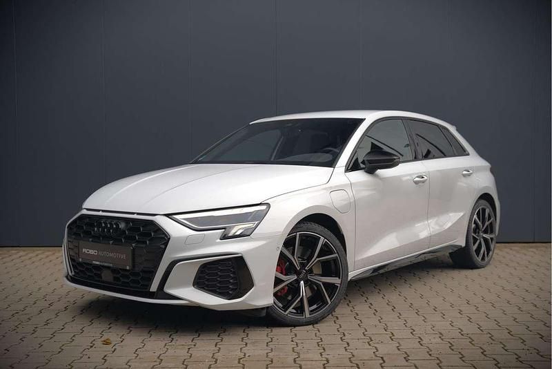Wit Gebruikt 2021 Audi A3 Sportback e-tron Competition Sedan | € 26.840 (Goede deal) - Afbeelding 1/4